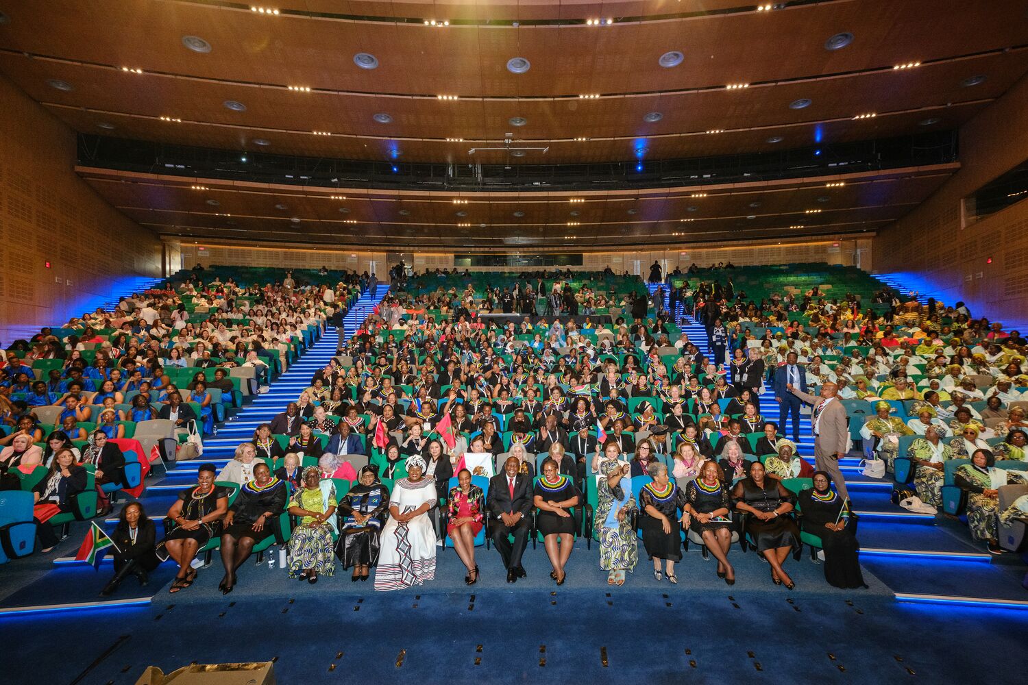 The official group photograph of approximately 900 delegates with President Cyril Ramaphosa
