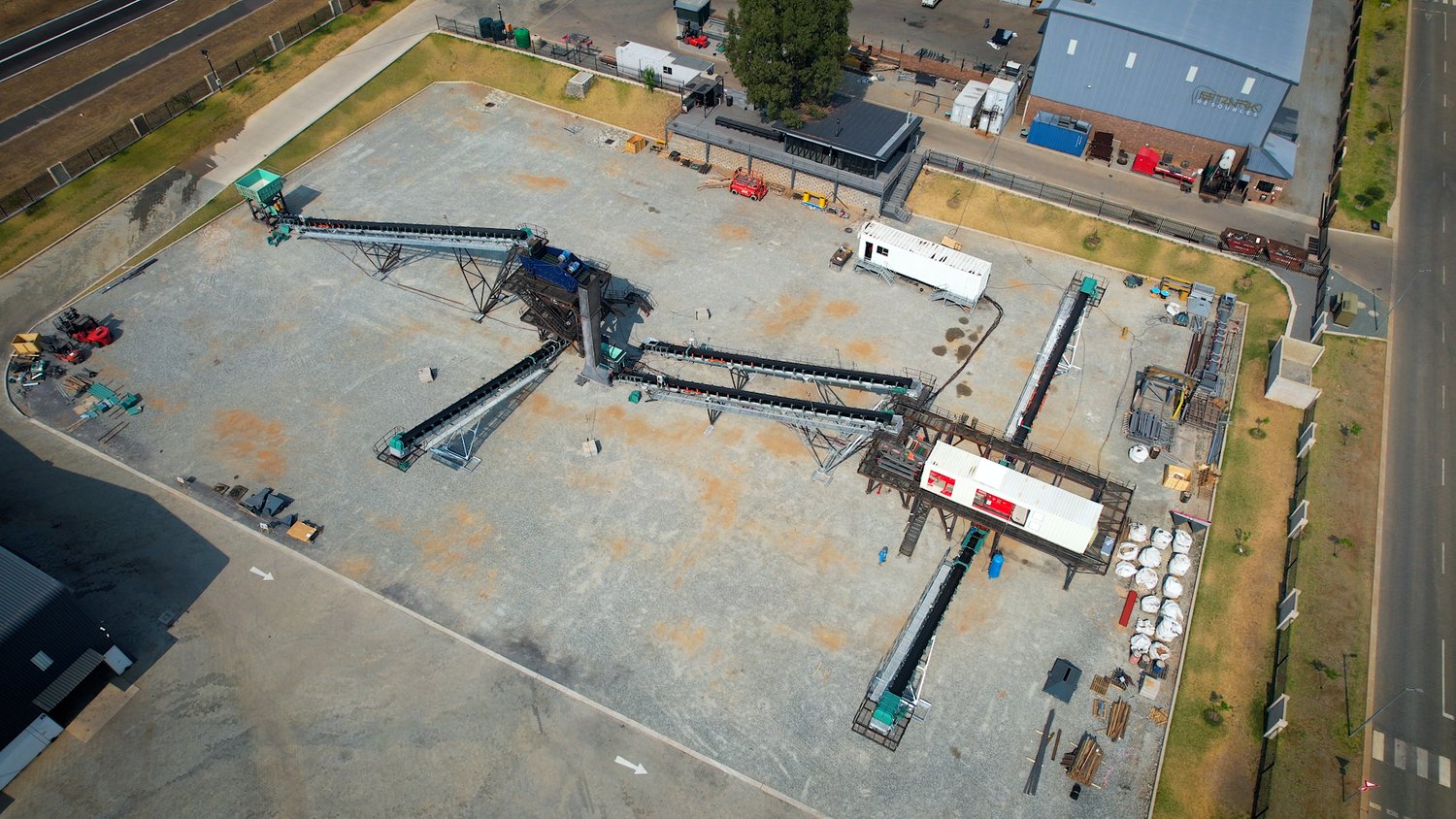 Aerial view of the complete XRT sorting plant and its layout